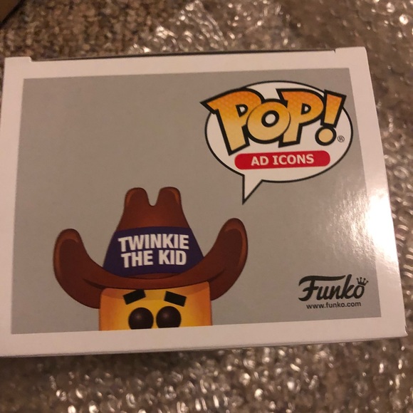 Funko Pop! Twinkies TWINKIE THE
KID #27 Vinyl - Picture 3 of 4